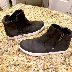 Bass women’s booties 8.5 - IT'S BOOT TIME